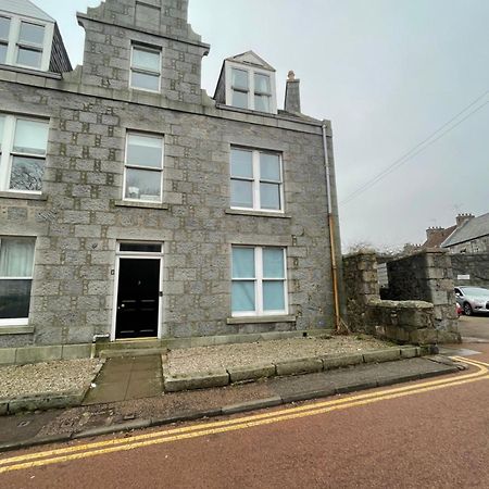 Modern & Cosy Apartment In The Heart Of The Historic Old Town Of Aberdeen, Free Wifi, Free Parking Exterior photo