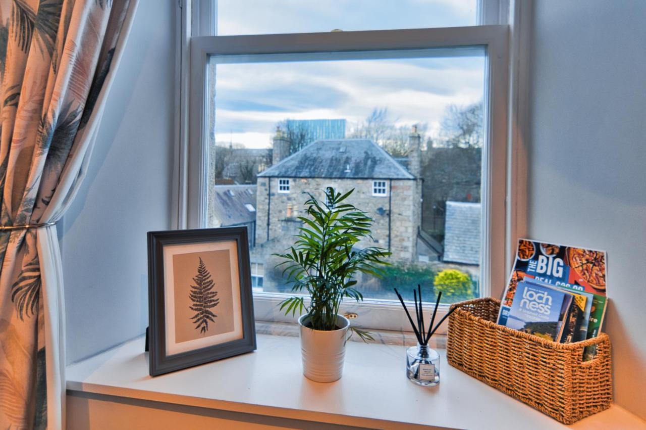 Modern & Cosy Apartment In The Heart Of The Historic Old Town Of Aberdeen, Free Wifi, Free Parking Exterior photo