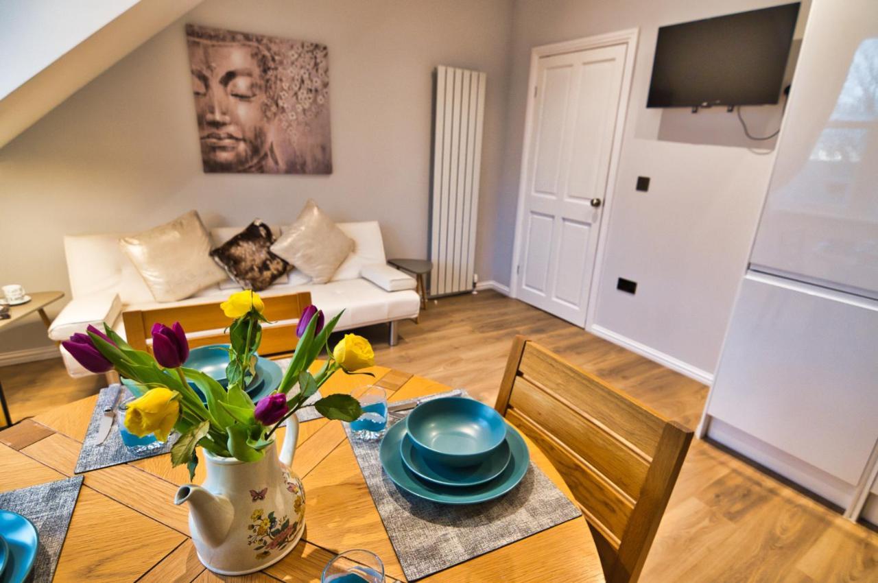 Modern & Cosy Apartment In The Heart Of The Historic Old Town Of Aberdeen, Free Wifi, Free Parking Exterior photo