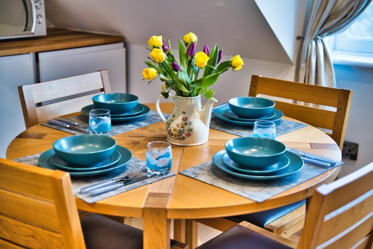 Modern & Cosy Apartment In The Heart Of The Historic Old Town Of Aberdeen, Free Wifi, Free Parking Exterior photo