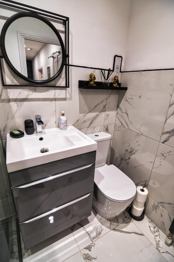 Modern & Cosy Apartment In The Heart Of The Historic Old Town Of Aberdeen, Free Wifi, Free Parking Exterior photo