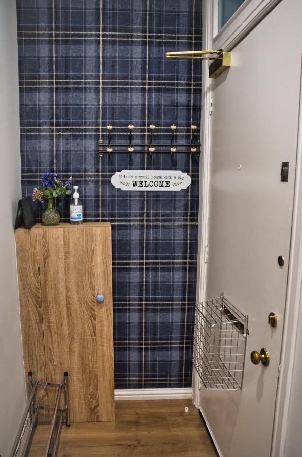 Modern & Cosy Apartment In The Heart Of The Historic Old Town Of Aberdeen, Free Wifi, Free Parking Exterior photo