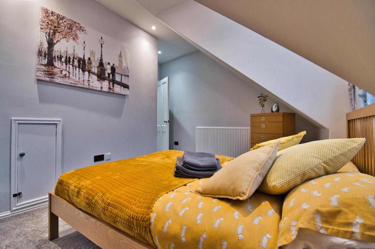 Modern & Cosy Apartment In The Heart Of The Historic Old Town Of Aberdeen, Free Wifi, Free Parking Exterior photo