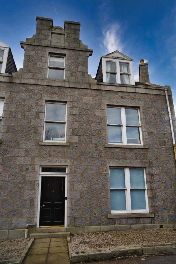 Modern & Cosy Apartment In The Heart Of The Historic Old Town Of Aberdeen, Free Wifi, Free Parking Exterior photo