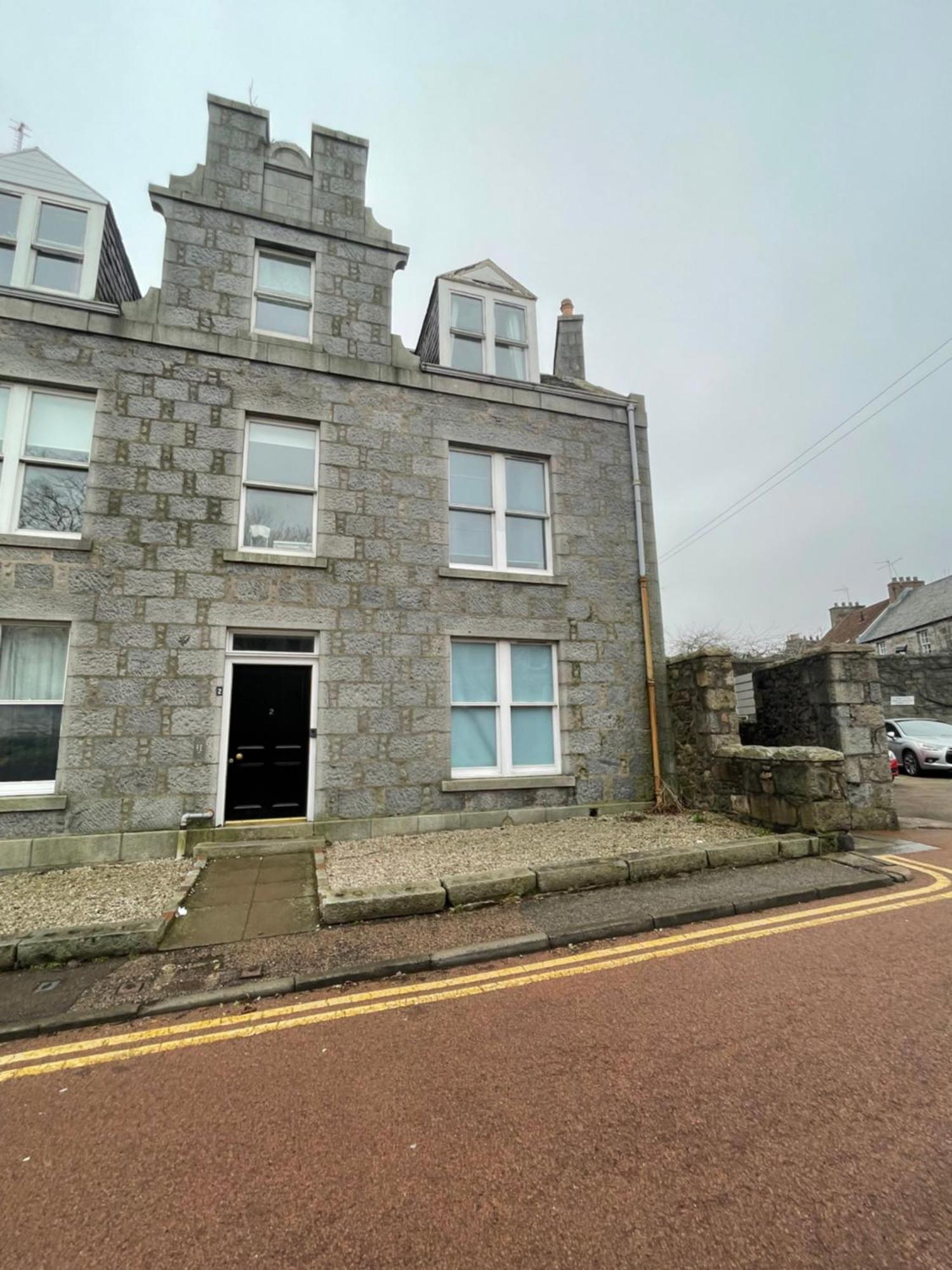 Modern & Cosy Apartment In The Heart Of The Historic Old Town Of Aberdeen, Free Wifi, Free Parking Exterior photo